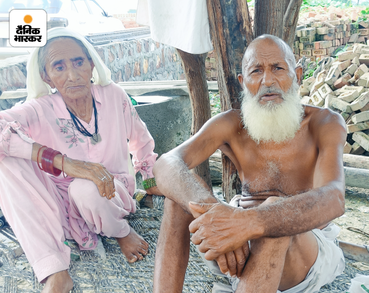 ये तस्वीर ड्रग्स सप्लाई का काम करने वाले शाकिर के अम्मी-अब्बू की है। उनका कहना है कि वो बेटे के धंधे के बारे में कुछ नहीं जानते।