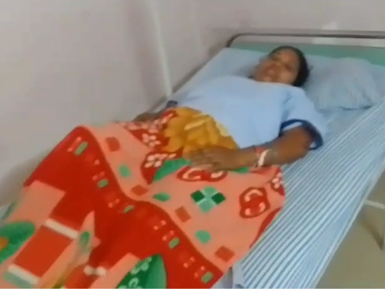 खेत में काम करने गई महिला का पैर हो गया था फ्रेक्चर। - Dainik Bhaskar