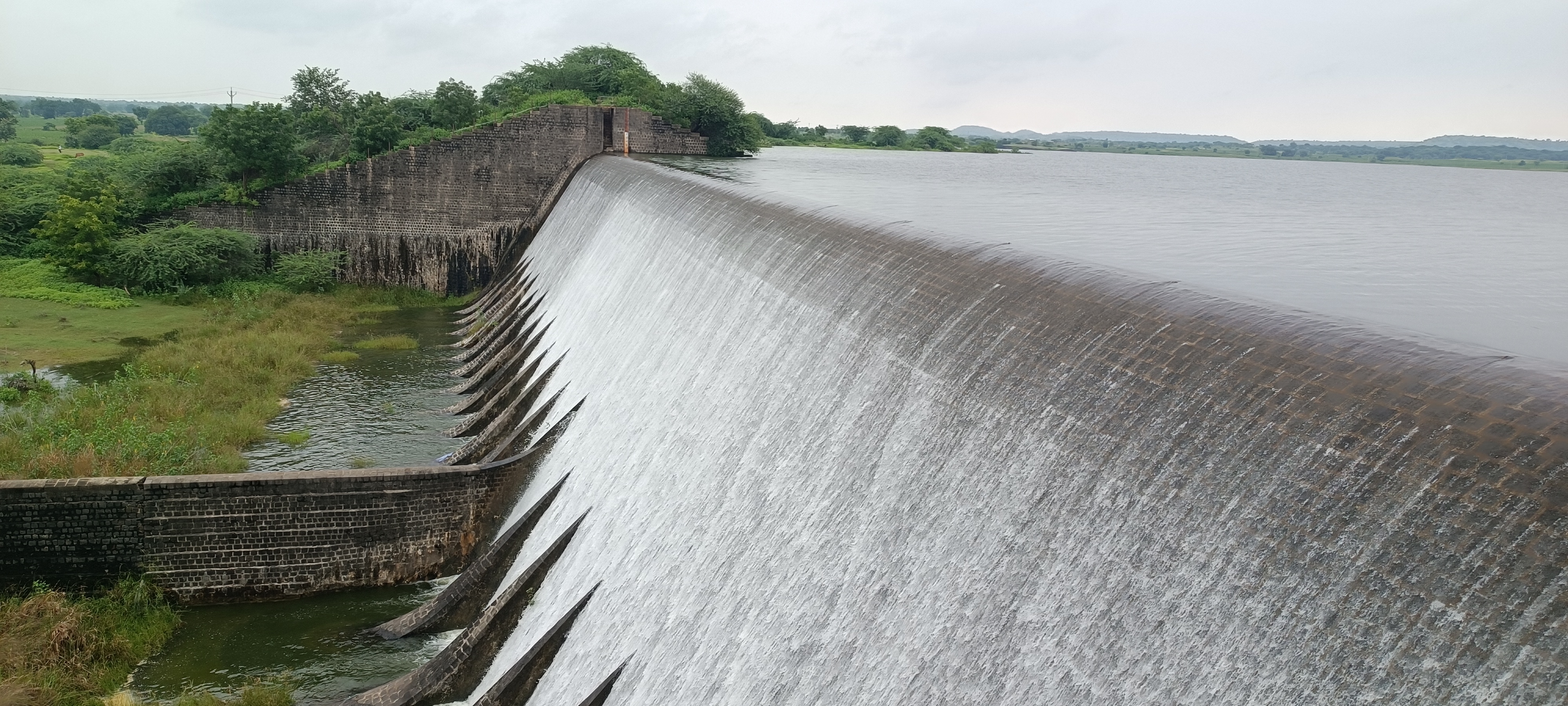 Satak Bhado rained heavily, Satak pond overflowed 15 days earlier than last ...