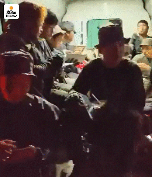 सोशल मीडिया पर ये वीडियो सर्कुलेट हो रहा है, जिसमें संदिग्ध कुकी उग्रवादी एंबुलेंस में बैठे दिख रहे हैं।