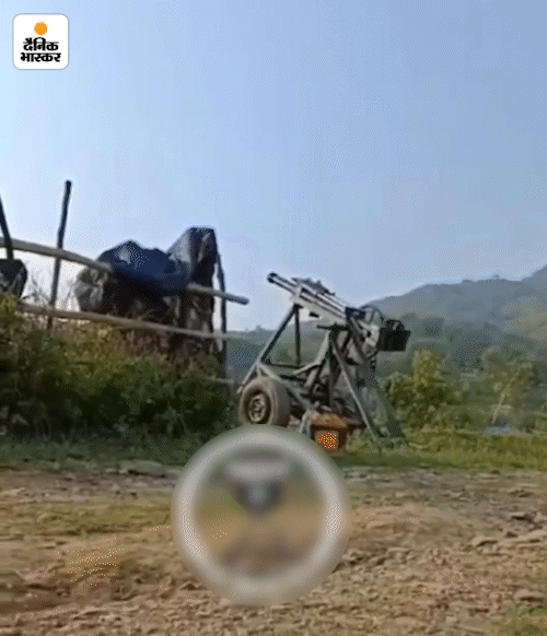 कुकी और मैतेई गांवों के बाहर खुद से बनाए गए हथियार रखे गए हैं। ये काफी दूर तक पहाड़ों तक निशाना लगा सकते हैं।