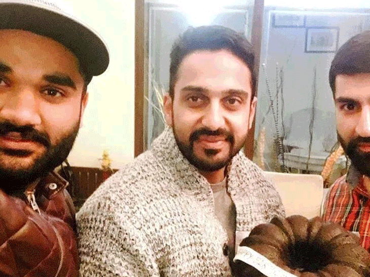 गोकुल सेतिया के गैंगस्टर संग फोटोज सोशल मीडिया पर हो रहे वायरल।