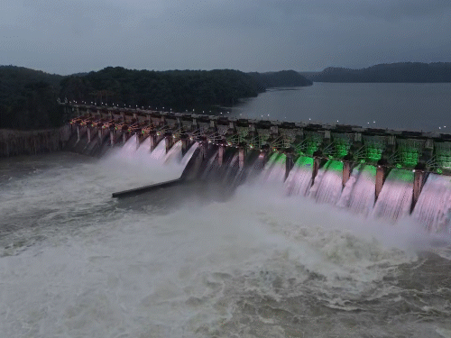 There is still a threat of catastrophic rain in Gujarat | गुजरात में अब भी आफत वाली बारिश का खतरा: भारी बरसात के दो सिस्टम सक्रिय, आज भी 17 जिलों में येलो