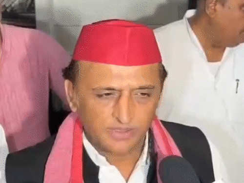 Akhilesh Yadav VS Yogi Adityanath Government; Gorakhpur Bulldozer Action  Plan | अखिलेश बोले-सरकार बनते ही गोरखपुर भेजेंगे बुलडोजर: हार के बाद योगी न  खुद सो रहे न अफसरों को सोने ...
