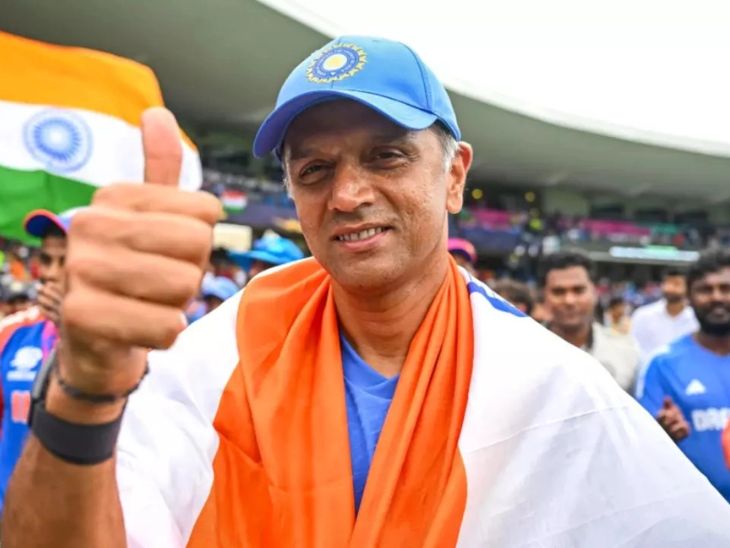 द्रविड़ की यह फोटो इसी साल जून की है, जब उनकी कोचिंग में टीम इंडिया टी-20 वर्ल्ड चैंपियन बनी थी। - Dainik Bhaskar