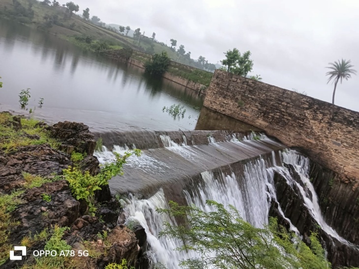 Dungarpur's main drinking water source Dimia spilled | डूंगरपुर का ...