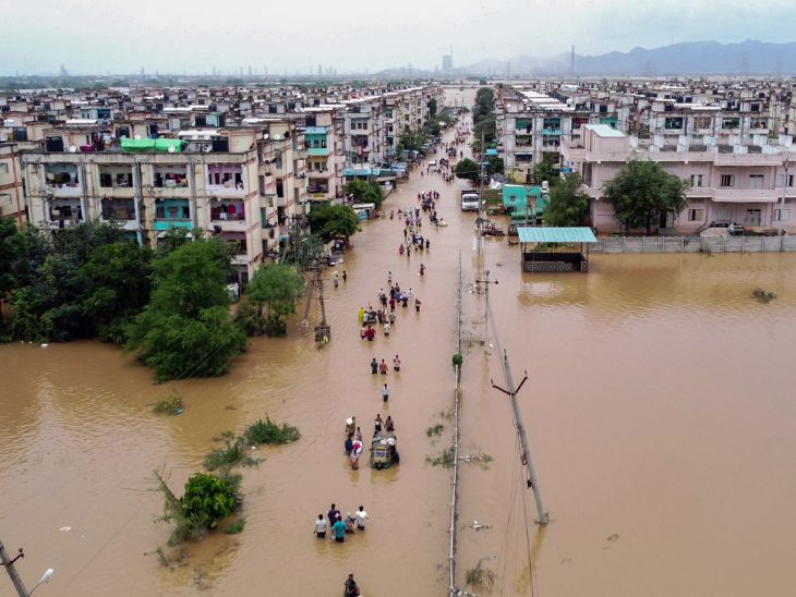 The picture is of Vijayawada in Andhra Pradesh. Here the flood water has filled the entire city.