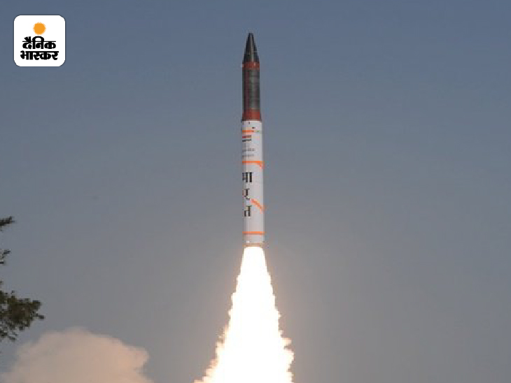 अग्नि-4 एक इंटरमीडिएट रेंज की बैलिस्टिक मिसाइल है।