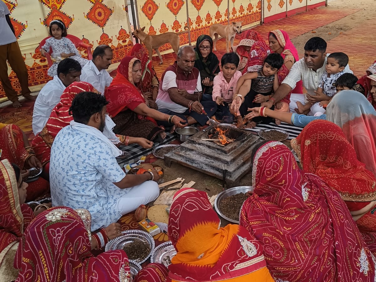 बालाजी सेवा समिति की ओर मूर्ति प्राण प्रतिष्ठा समारोह का आयोजन किया गया।
