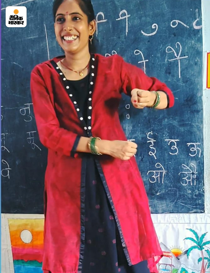 मात्राएं सिखाने के अपने अनोखे अंदाज के लिए खुशबू हर अखबार की सुर्खियों में आ गई थीं।