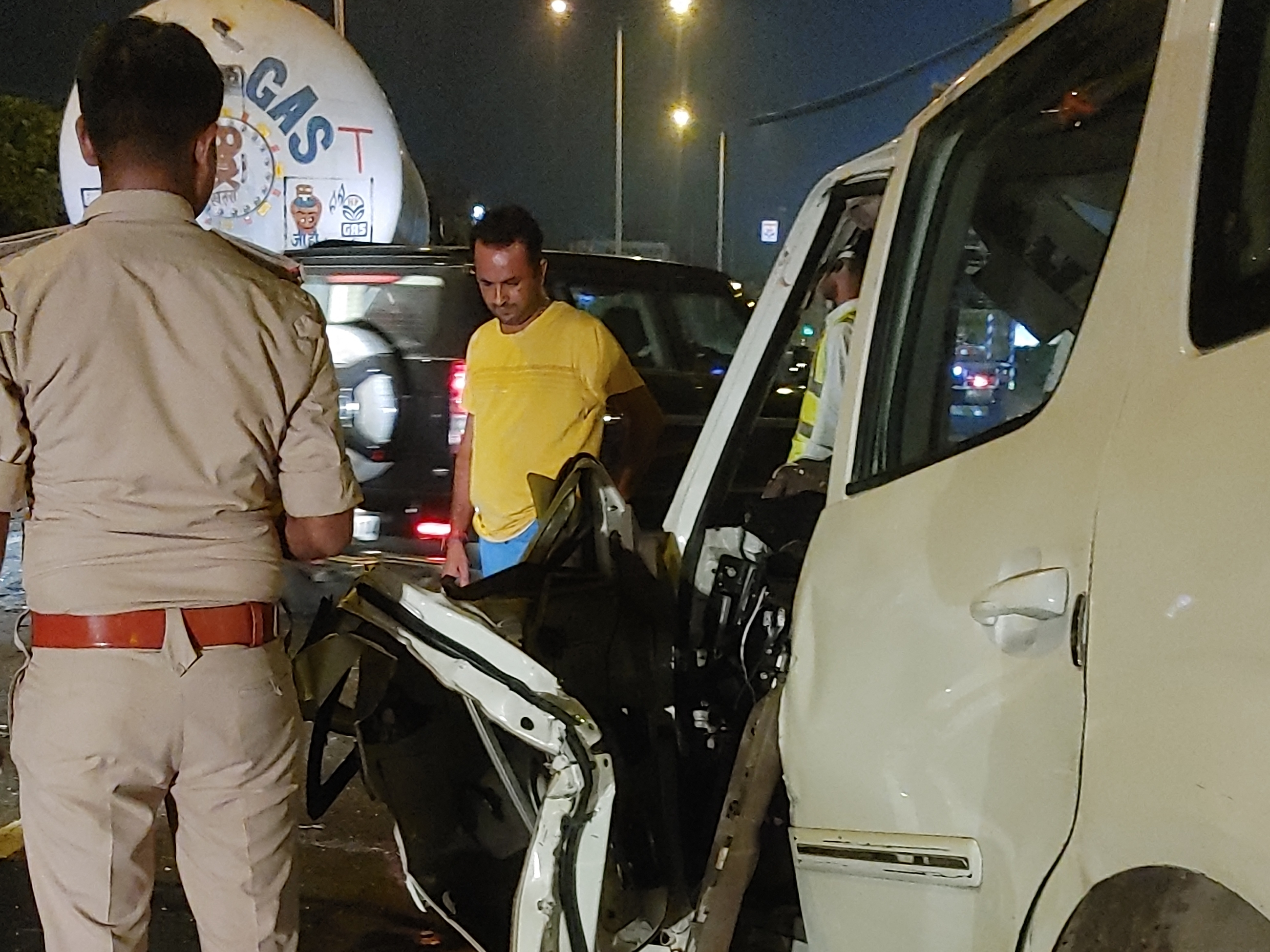 3 people died in a road accident in Meerut