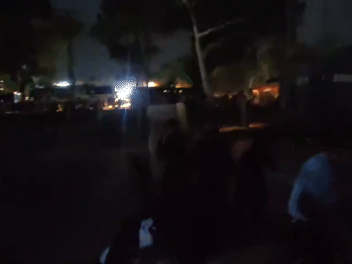 इमरान समर्थकों पर पुलिस ने आंसू गैस के गोले दागे।