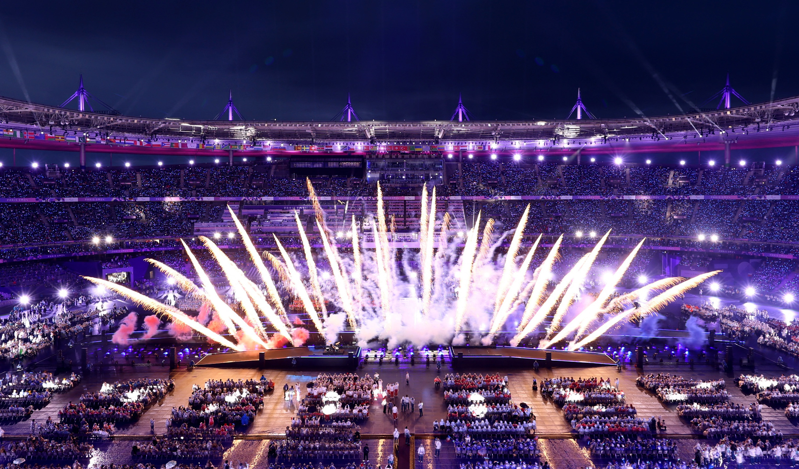 There was continuous fireworks in the stadium during the closing ceremony.
