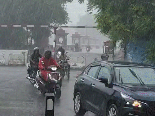 It rained for the third consecutive day in Lucknow on Monday.