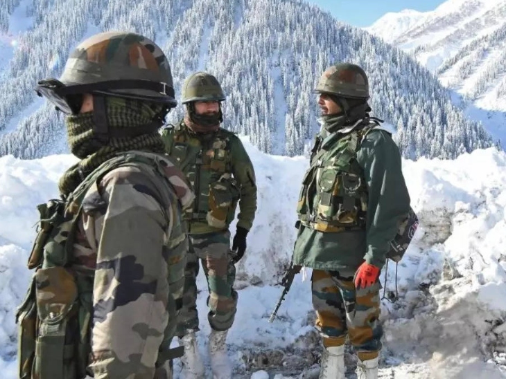 भारत और चीन के बीच लद्दाख से अरुणाचल प्रदेश तक 3,400 किलोमीटर लंबी सीमा (LAC) है। लद्दाख में दोनों देशों की सेनाओं के बीच 2020 से टकराव जारी है।