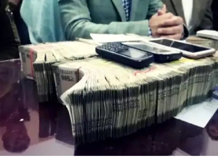 एसीबी ने अपने प्रतिवेदन में हवाला के जरिए प्रोटेक्शन मनी आदान प्रदान होने का उल्लेख किया है।