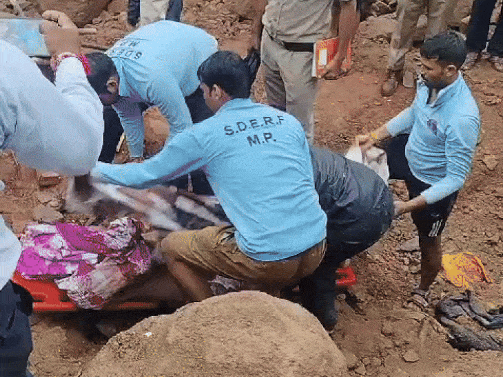 30 घंटे की लगातार बारिश से दीवार कमजोर हो गई थी। जो गुरुवार तड़के ढह गई।