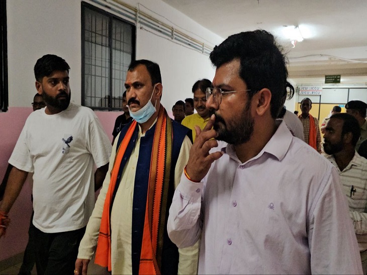 CCM मेडिकल कॉलेज के दौरे पर पहुंचे स्वास्थ्य मंत्री श्याम बिहारी जायसवाल। - Dainik Bhaskar