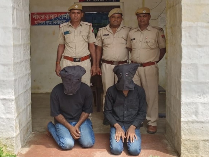 मासलपुर थाना पुलिस ने बाइक सवार युवकों से लूट के आरोपी दो शातिर बदमाशों को गिरफ्तार किया है। - Dainik Bhaskar