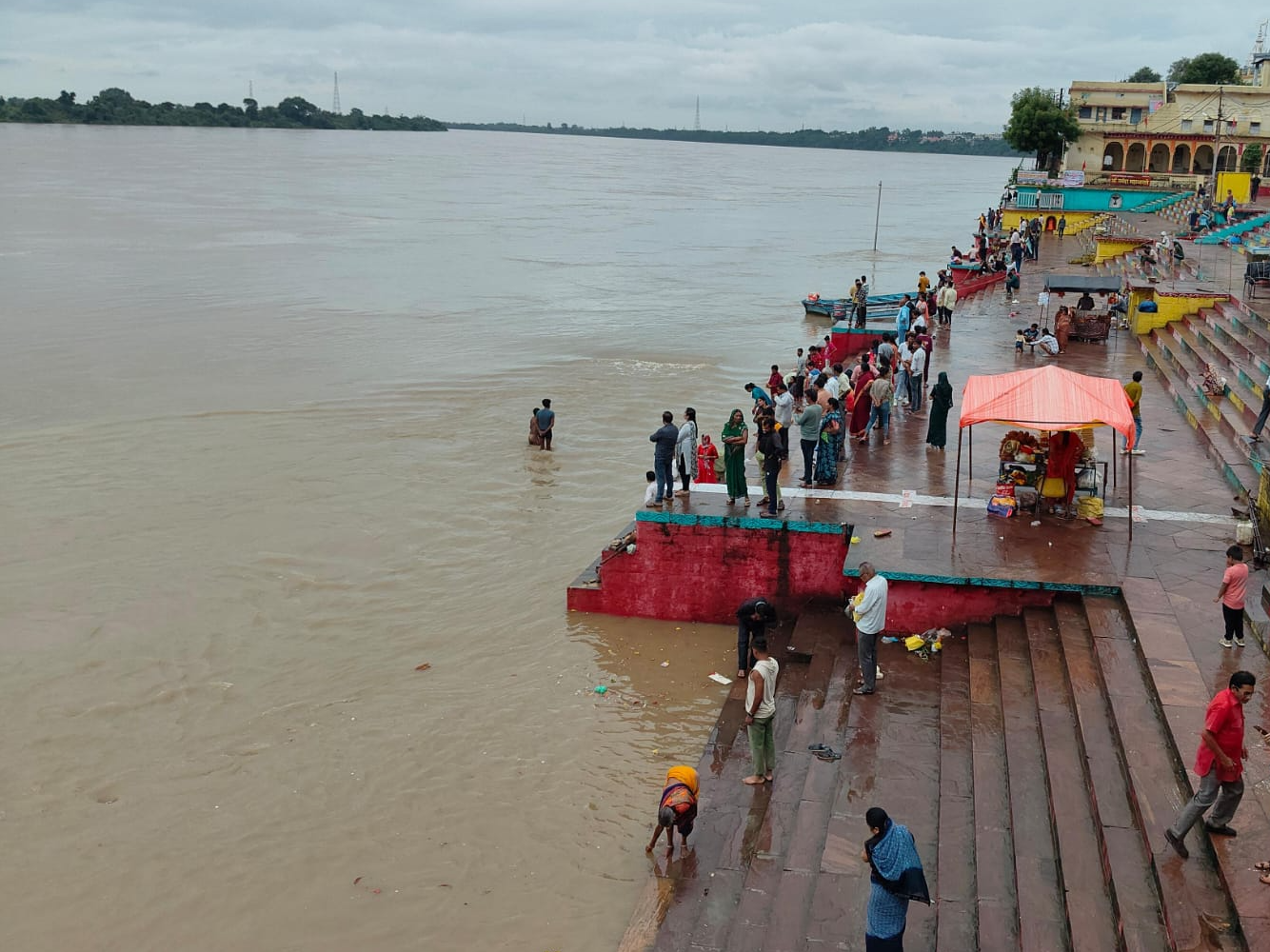 The surge in Narmada is subsiding, water is receding fast | नर्मदापुरम ...