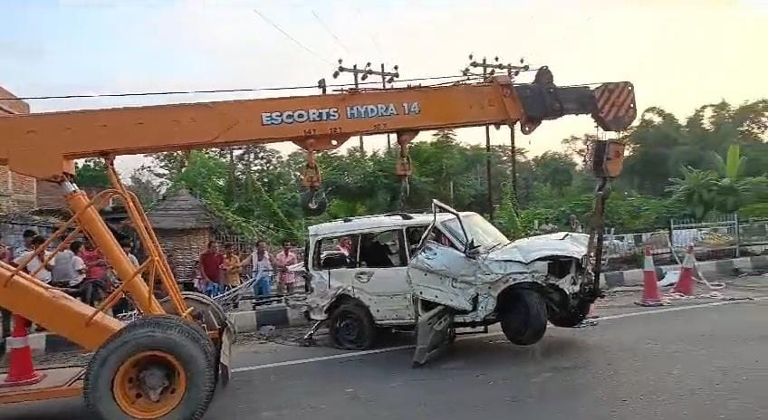 Two eunuchs died and 3 were injured when Scorpio collided with a ...