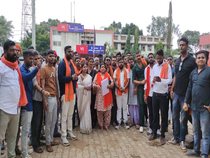 कानूनी कार्रवाई को लेकर एएसपी सिटी को सौंपा ज्ञापन