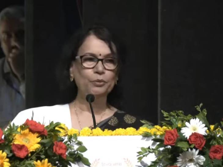 टोरंटो कनाडा से आईं राष्‍ट्रीय निर्मल वर्मा सम्‍मान-2022 से सम्मानित डॉ. हंसा दीप ने कहा, हिंदी ने वैश्विक पटल पर बहुत तेजी से अपनी यात्रा जारी रखी है।