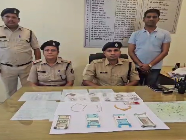 पुलिस ने इस मामले में 5 नाबालिगों को गिरफ्तार कर लिया है।