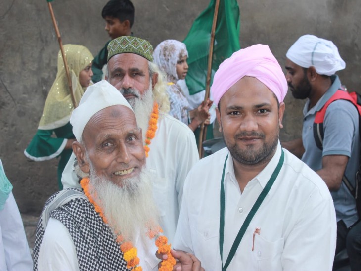 पार्षद मुन्ना मलिक का पगड़ी बांध कर स्वागत किया गया