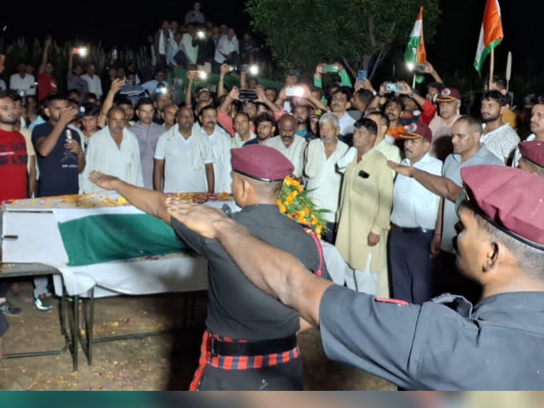 Agra Soldier last rites performed military honors injured in road ...