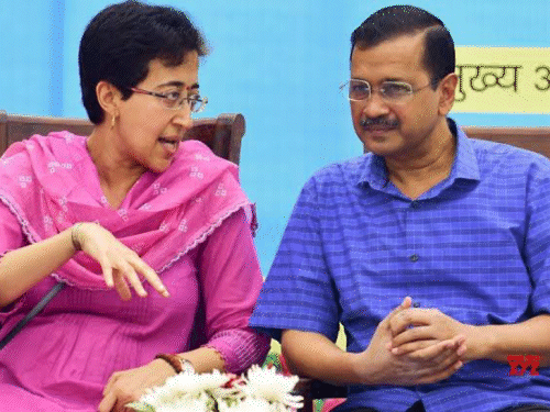 आतिशी के पास अभी शिक्षा, टूरिज्म, पीडब्ल्यूडी, संस्कृति, महिला बाल विकास जैसे अहम मंत्रालय हैं। - फाइल फोटो - Dainik Bhaskar