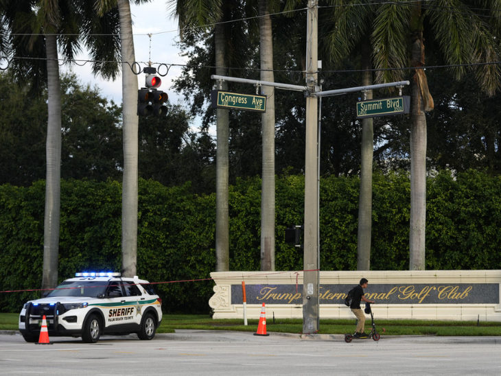 ट्रम्प पर हमले की कोशिश के बाद गोल्फ क्लब के बाहर सिक्योरिटी बढ़ा दी गई।