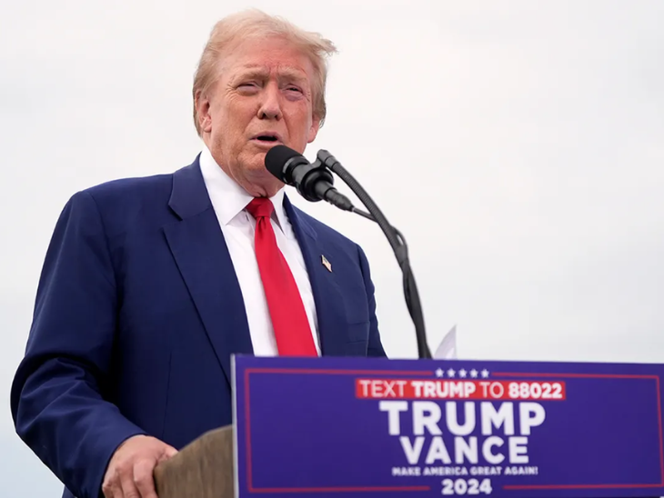 ट्रम्प की सुरक्षा को देखते हुए उनकी सुरक्षा व्यवस्था कड़ी कर दी गई है।