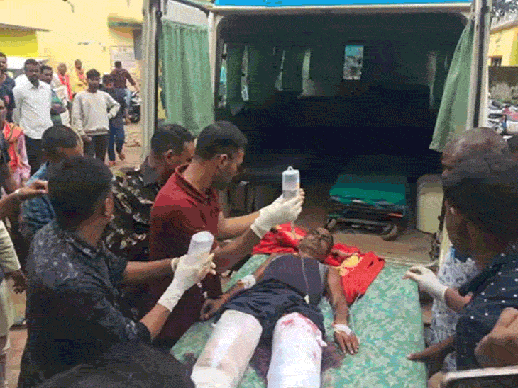 घायल एक जवान को अंबिकापुर मेडिकल कॉलेज हॉस्पिटल रेफर किया गया। - Dainik Bhaskar