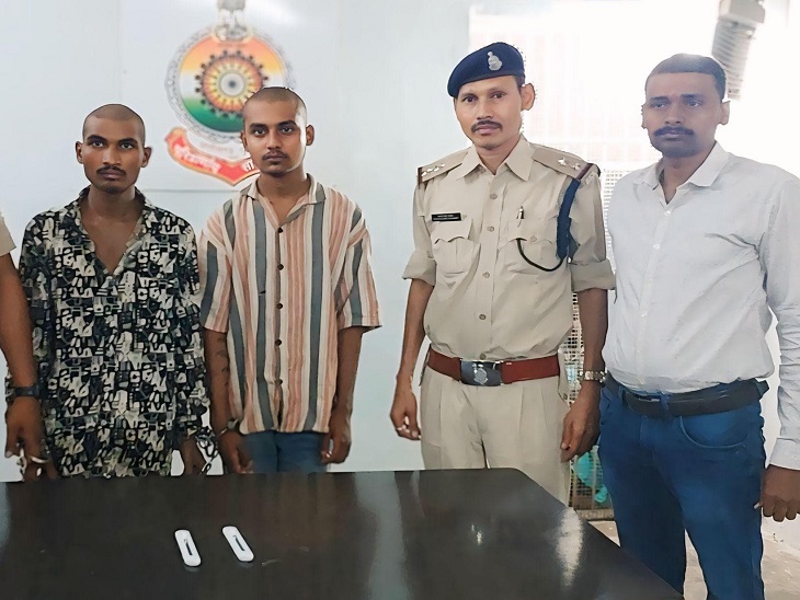 गिरफ्तार आरोपी और जब्त किया गया कटर।