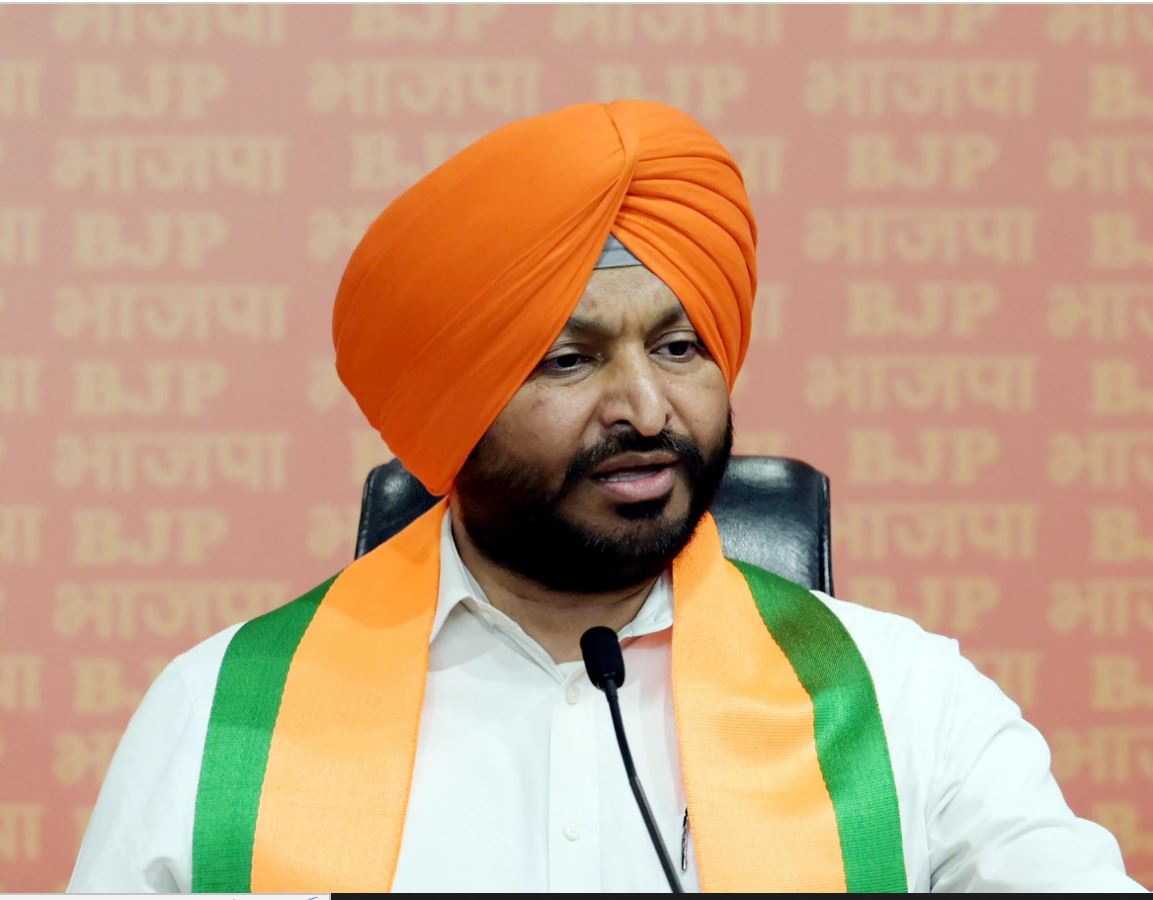 केन्द्रीय मंत्री रवनीत बिट्‌टू ने राहुल गांधी को नंबर वन आतंकवादी कहा, कांग्रेस इस बयान का विरोध कर रही है।