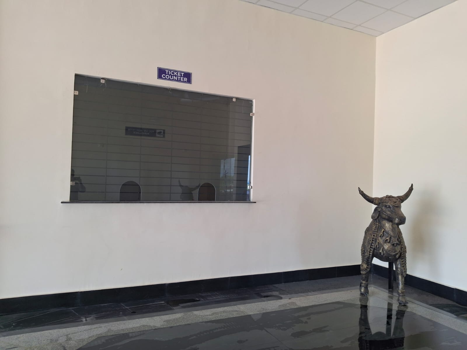 टिकट काउंटर बनकर तैयार है।