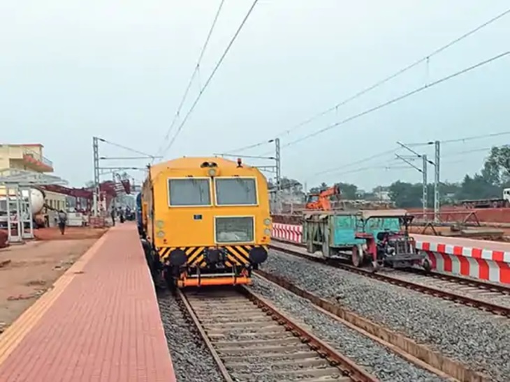 तस्वीर 2023 की जब ट्रेन नवा रायपुर तक चलाकर ट्रायल किया गया था।