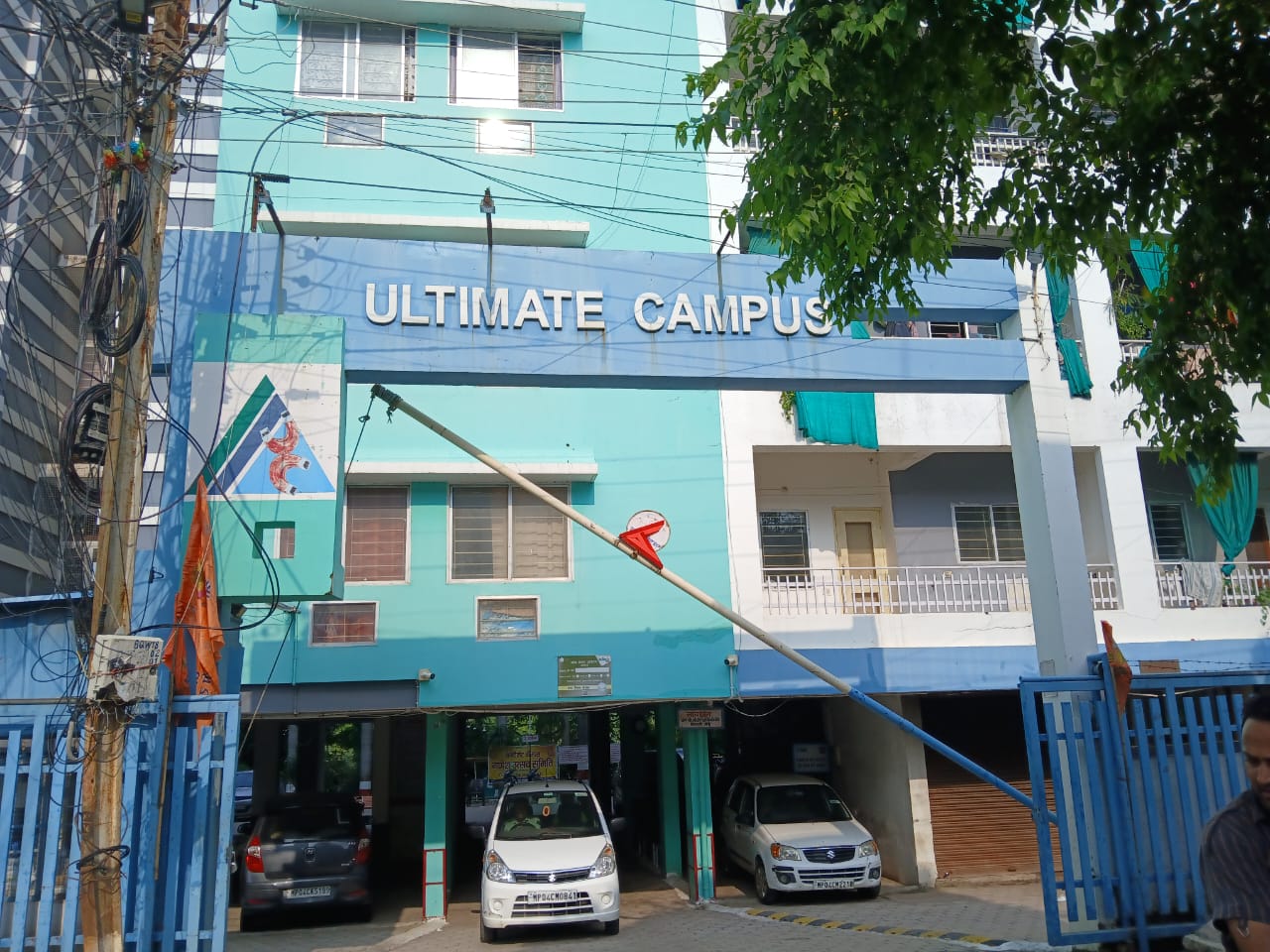 घटना भोपाल के कोलार स्थित अल्टीमेट कैंपस की है।