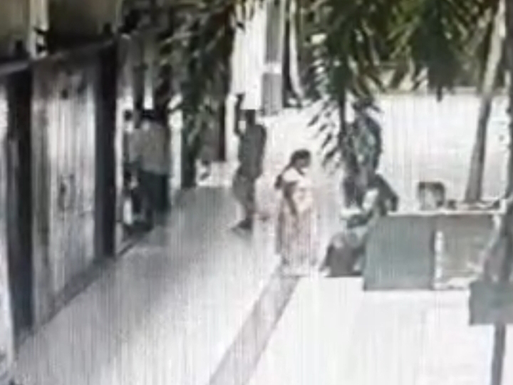 सिटी सेंटर मॉल में लुटेरों ने की छापेमारी। आरोपी CCTV कैमरे में कैद।