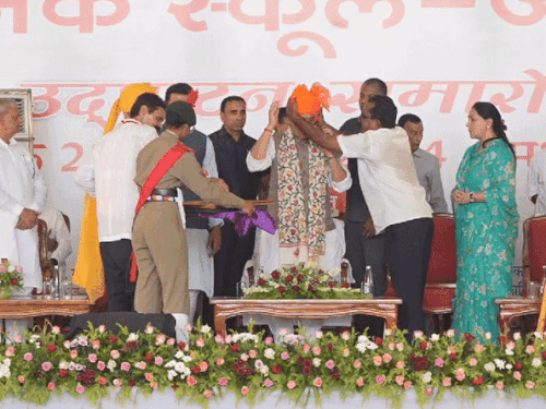 Defence Minister Rajnath Singh was welcomed by wearing a turban.