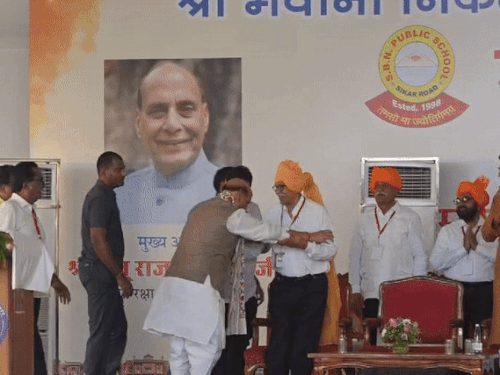 Seeing Jalam Singh (90), patron of Bhawani Niketan Education Committee, standing, Rajnath Singh walked up to him and made him sit on a chair.