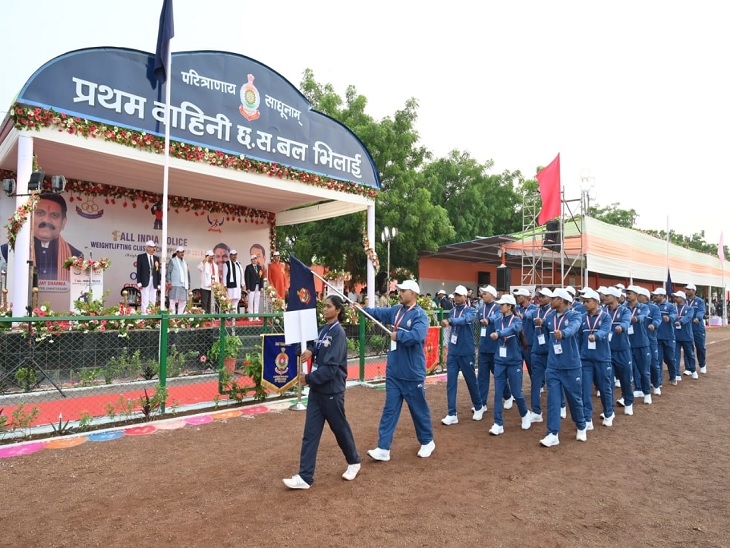 सभी टीमों ने किया परेड