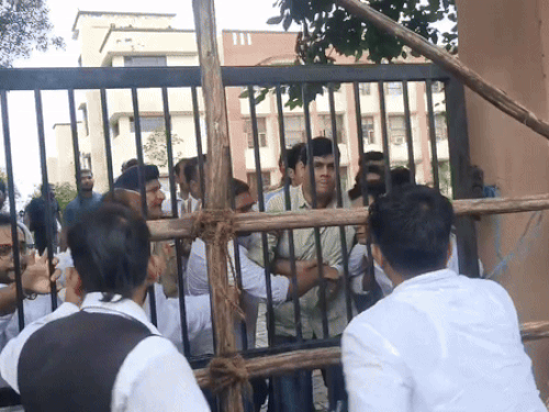 पराग शर्मा यांच्या भावाचे आदर्शी अर्ज हिसकावणे शक्तीरे लोक.