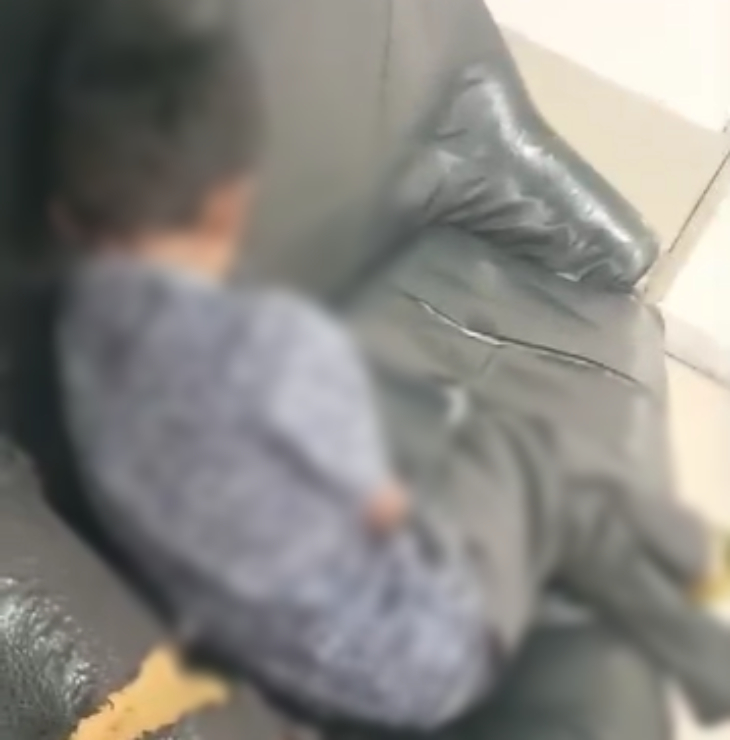 पीड़ित बच्चे की मां ने कहा कि, बच्चा अब भी सदमे में है।