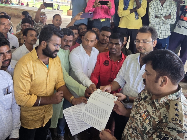 पुलिस को ज्ञापन सौंपा गया है।