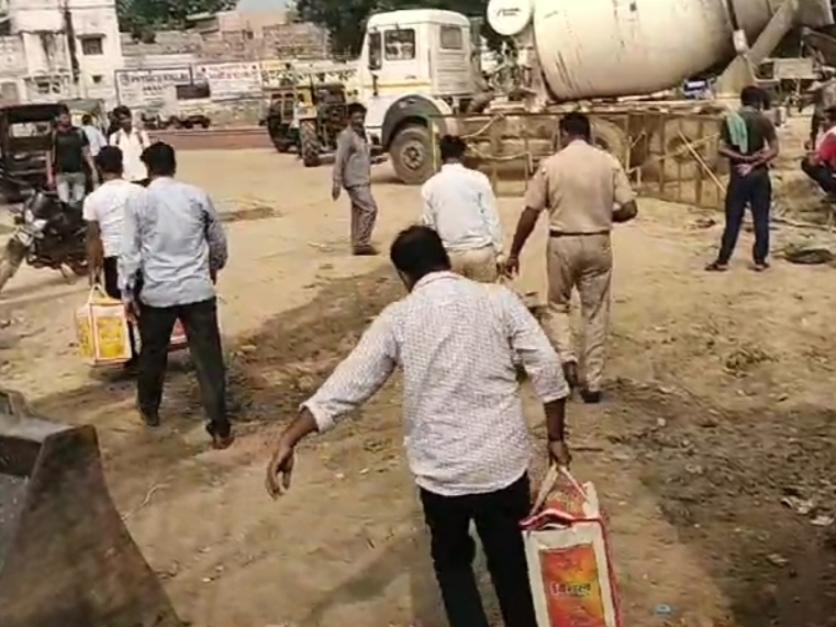 Illegal liquor recovered from Azimabad Express train | अजीमाबाद ...