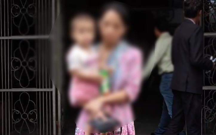 किसी तरह पति के चंगुल से निकलकर महिला रायगढ़ पहुंची और कलेक्टर से की शिकायत।