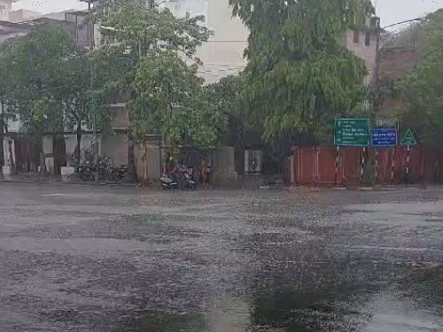 गेल्या २४ तासांत राजस्थानांमधील संवाद शांतता गट. फक्त बांसडा आणि प्रतापगड काही ठिकाणी ढगांचे आच्छादन शांत क्षण हलका पाऊस आणि रिमझिम पाऊस.