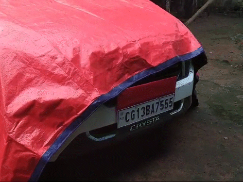 रायगढ़ में सांसद राधेश्याम राठिया की कार पर बिजली गिरी। - Dainik Bhaskar